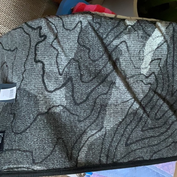 Pendleton Wool Blanket - Picture 2 of 4